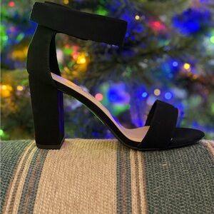 Marco republic chunky heel new in box 9w